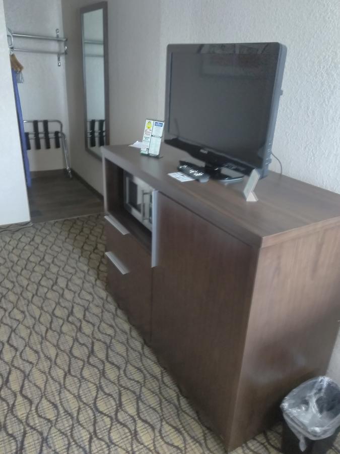 Baymont By Wyndham Detroit Area Hotel Madison Heights